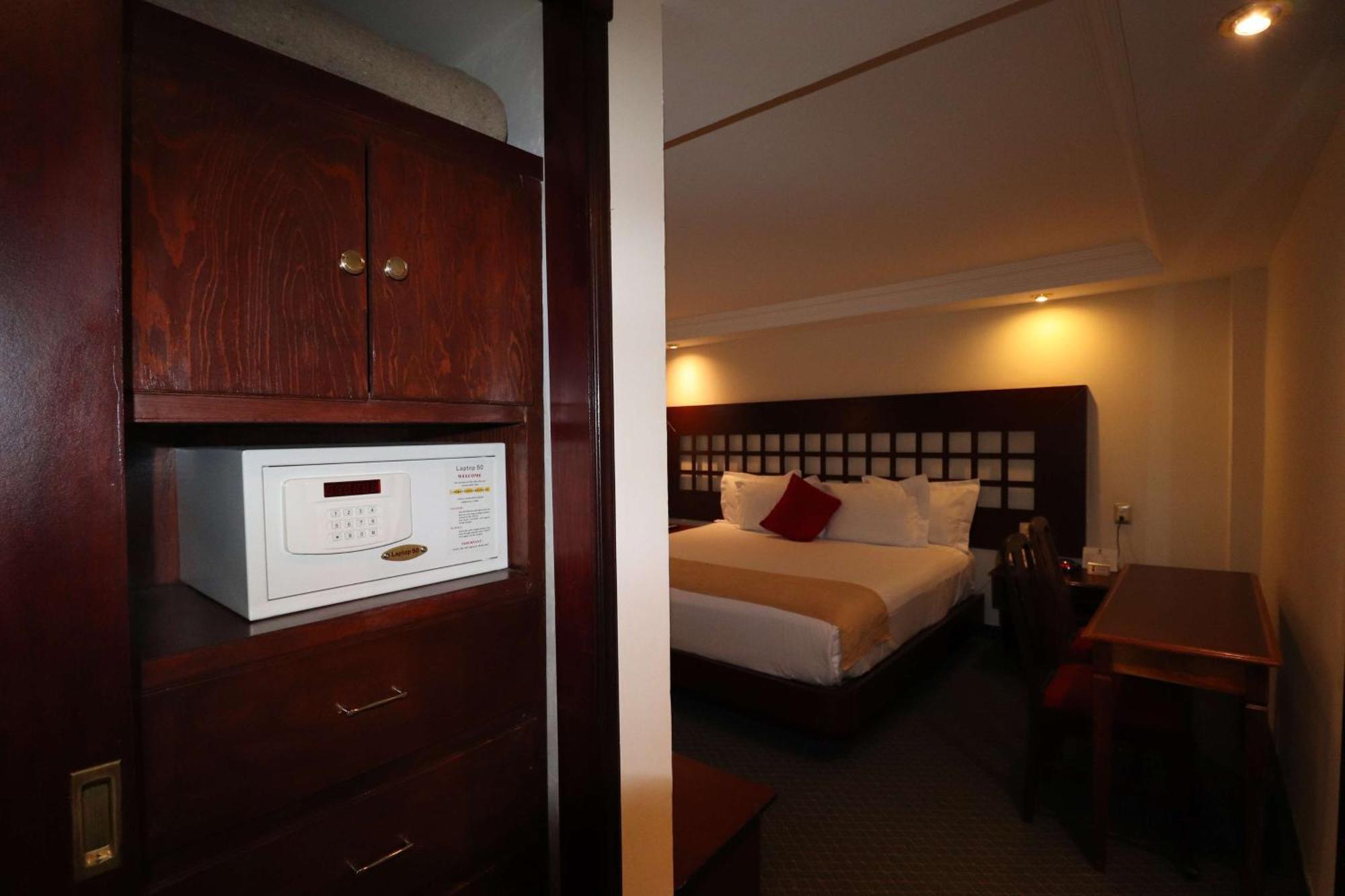 Best Western Toluca Exterior photo