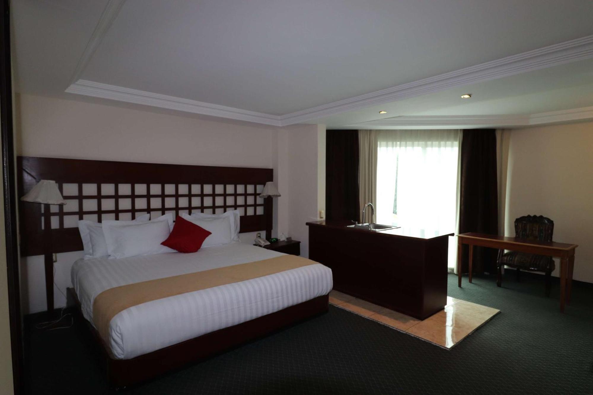 Best Western Toluca Exterior photo