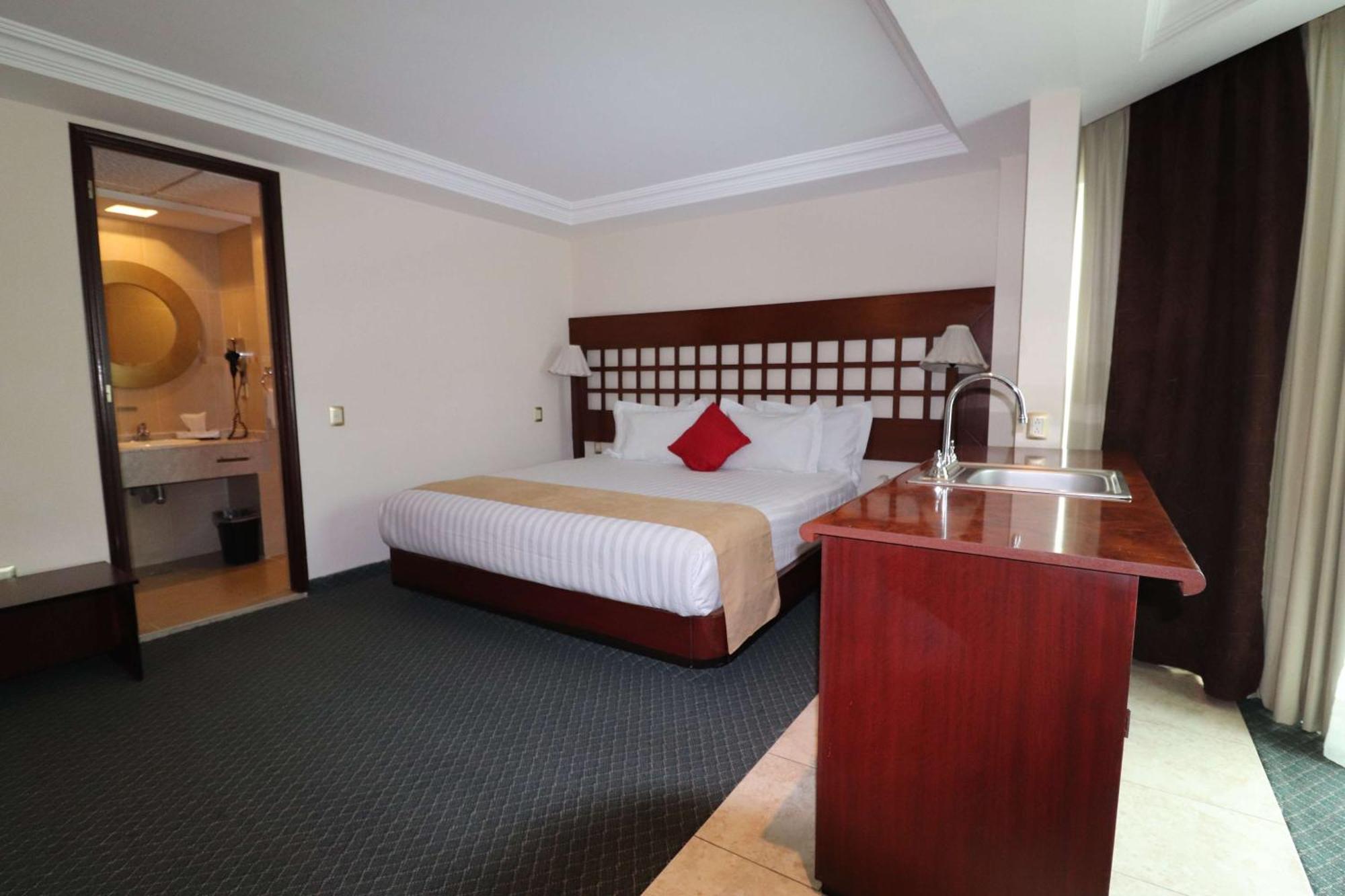 Best Western Toluca Exterior photo